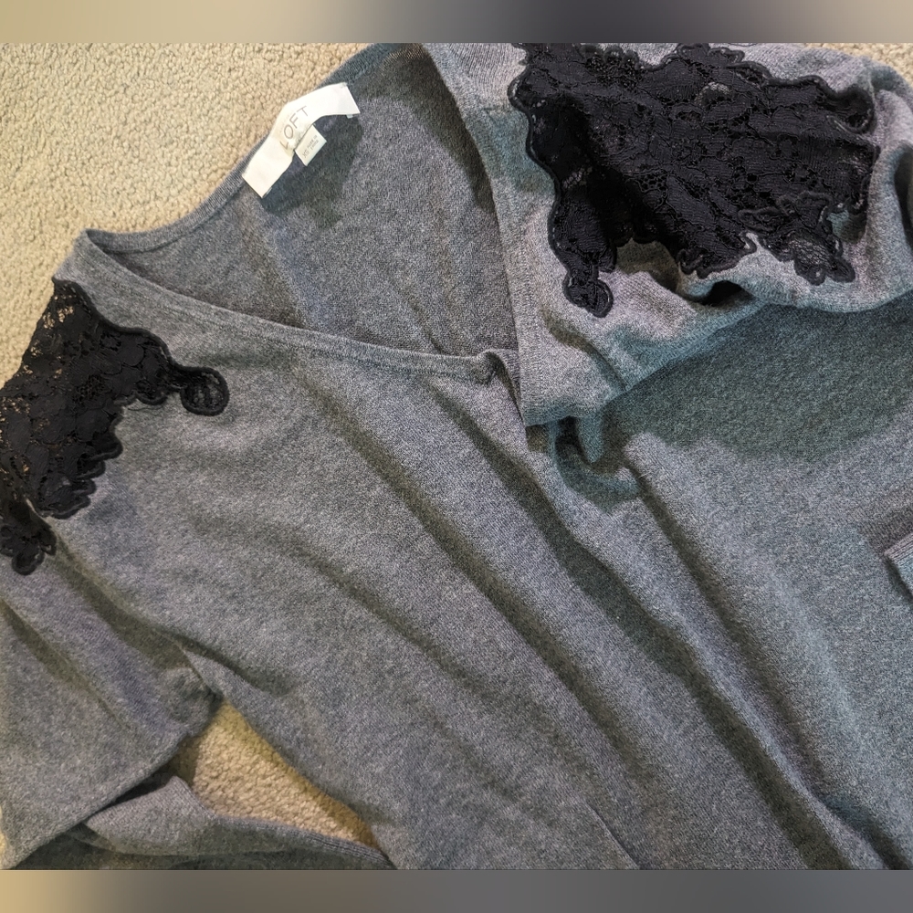 Loft xs grey 3/4 sleeve lightweight sweater with lace shoulder detailing